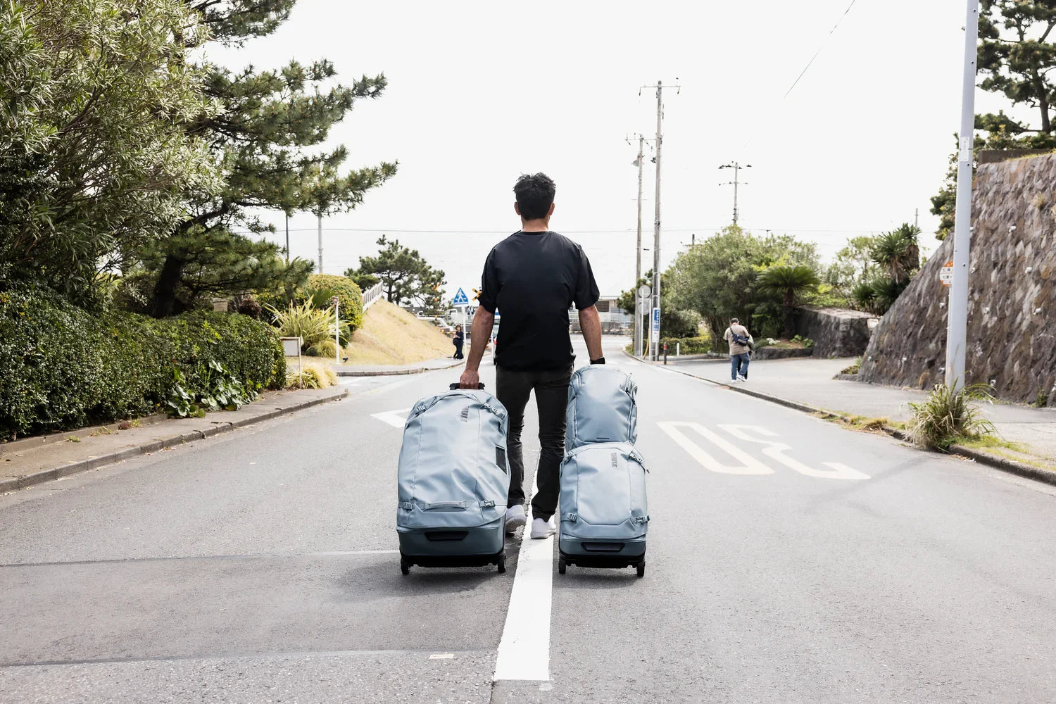 Thule Chasm 40L - Wheeled Carry On - Pond - Image 4