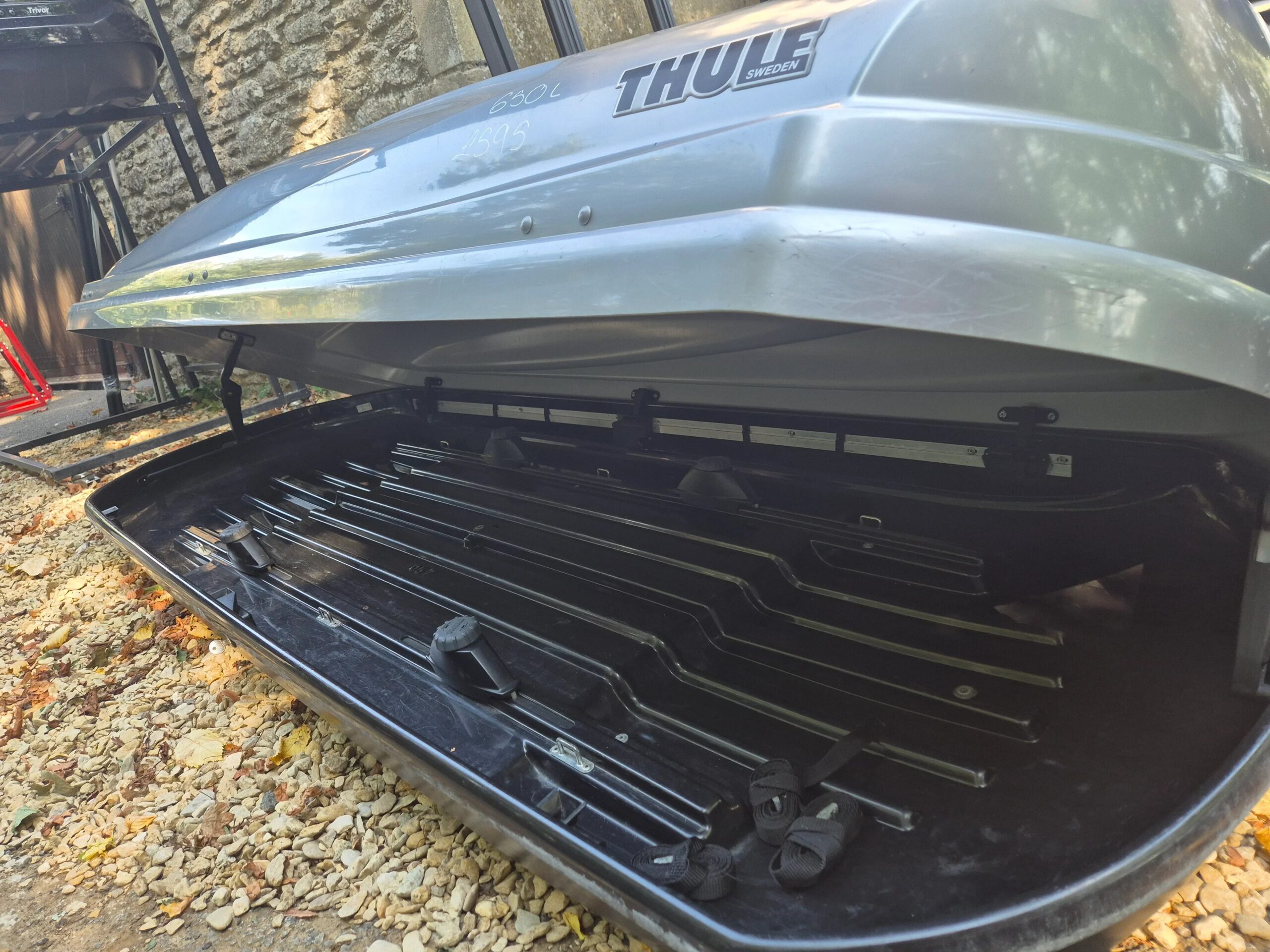 Thule Atlantis 900 Roof Box - Used - As Big as they come - Image 2